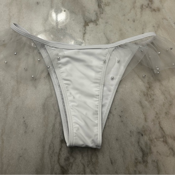 White pearl bikini - Picture 5 of 8